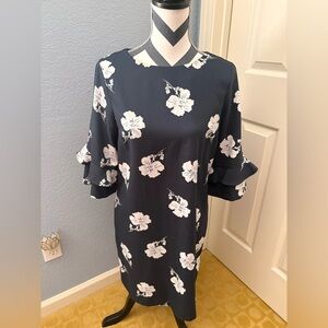 ✨Banana Republic Navy and White Floral Dress✨Size 8
